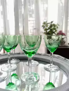 Imagen de 6 Copas de Vino Blanco en vidrio tallado