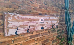 Perchero de Madera y Metal de estilo Vintage