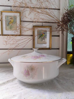 Sopera en Porcelana Verbano Flores lilas y grises - comprar online