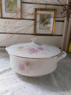 Sopera en Porcelana Verbano Flores lilas y grises en internet