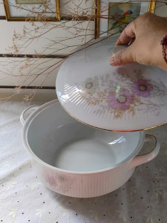 Imagen de Sopera en Porcelana Verbano Flores lilas y grises