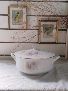 Sopera en Porcelana Verbano Flores lilas y grises - comprar online