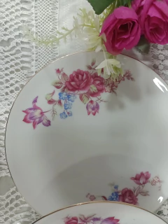 Plato de Postre en Porcelana Tsuji flores rojas