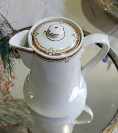 Imagen de Cafetera de porcelana Inglesa Alfred Meakin con detalle