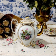 Gigante Tetera de Porcelana estilo Victoriano detalles florales y filetes al oro - comprar online
