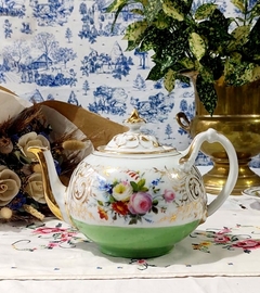 Gigante Tetera de Porcelana estilo Victoriano detalles florales y filetes al oro - comprar online