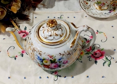 Gigante Tetera de Porcelana estilo Victoriano detalles florales y filetes al oro en internet