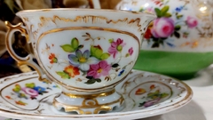 Gigante Duo de Te / Desayuno en Porcelana Europea lleno de flores y filetes al oro - tienda online
