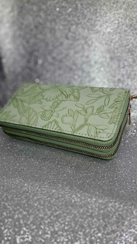 Billetera Flores Gaspeadas Verde Claro Doble Cierre