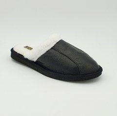 Pantufla chinela de cuero negro con piel corderito.