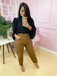 Calça Mom Couro na internet