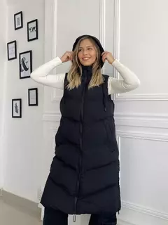 Chaleco puffer largo con capucha