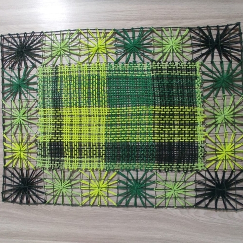 Jogo Americano Retangular Palácio em Renda Filé Tons de Verde Musgo