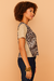 Blusa em Crepe Animal Print com Decote V na internet