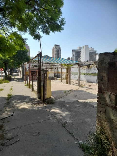 Se vende lote esquina. Ubicado en calle Pueyrredon al 500 esquina Simon Bolivar.