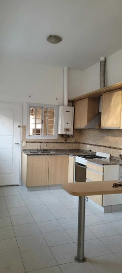 SE VENDE DUPLEX EN CALLE FELIZ GIGENA LUQUE 3565. en internet