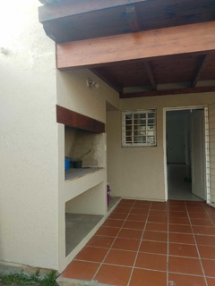 SE VENDE DUPLEX EN CALLE FELIZ GIGENA LUQUE 3565. en internet