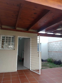 SE VENDE DUPLEX EN CALLE FELIZ GIGENA LUQUE 3565. en internet