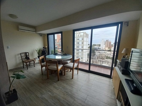 SE VENDE DUPLEX UBICADO EN CALLE AMBROSIO OLMOS 782 PISO 9 DEPT0 3.