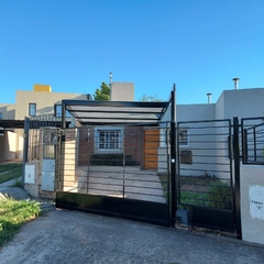 SE VENDE EXCELENTE DUPLEX.