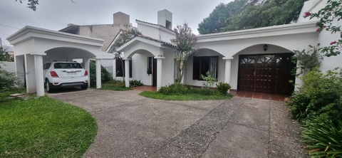 SE VENDE EXCELENTE CASA UBICADA EN BARRIO VILLA ALLENDE OESTE.