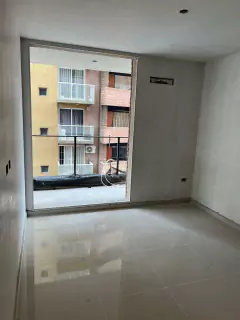 SE VENDE UNIDAD EN EDIFICIO TORRE REGGIA 7. en internet