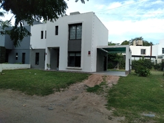 KABALS VENDE DUPLEX, EXCELENTE UBICACION