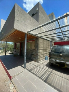 OPORTUNIDAD EN CAPILLA DEL MONTE! CONSTRUCCION DE CALIDAD, ZONA CERRO URITORCO U$S 100.000 - comprar online