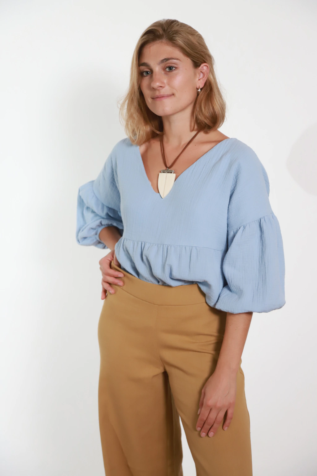 Blusa BOM celeste ceniza