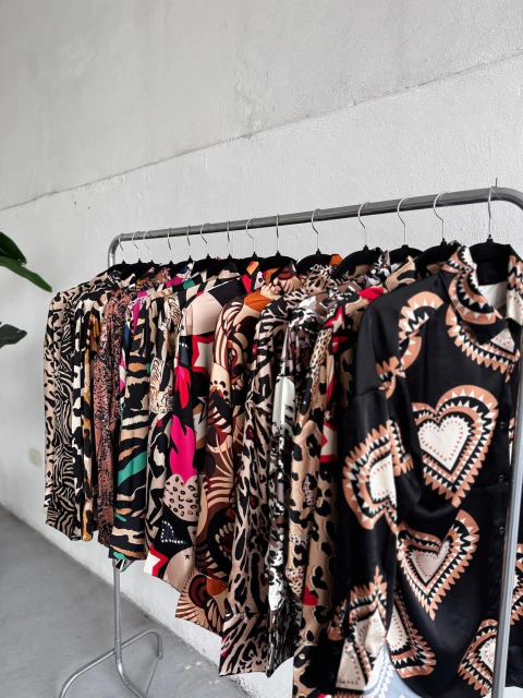 CAMISA DE SEDA ESTAMPADA - comprar online