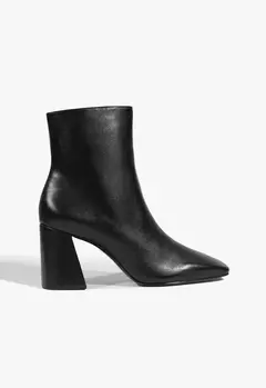 SCHUTZ Bota City Chic Couro Salto Bloco Alto Preta
