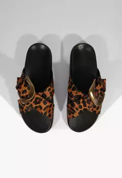 SCHUTZ Sandália Papete Couro Fivela Animal Print Marrom - Morena Shoes