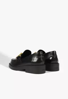 SCHUTZ Loafer Dylan Chain Couro Preto na internet