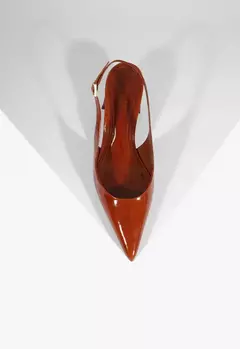 SCHUTZ Scarpin Slingback Rhonda Mid Verniz Marrom - Morena Shoes