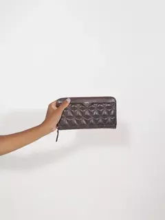 SCHUTZ Carteira Grande 944 Matelassê Marrom Escuro - loja online