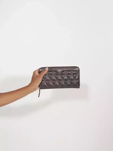 SCHUTZ Carteira Grande 944 Matelassê Marrom Escuro