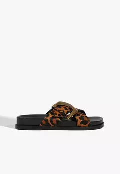 SCHUTZ Sandália Papete Couro Fivela Animal Print Marrom