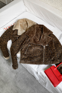 Campera animal print gamulan con piel - comprar online