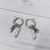 Argollas acero (1,5 cm) con dije perlas y ramita - comprar online