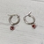 Argollas acero (1,5 cm) con corazon cubic rojo colgante