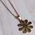 Dije acero dorado con Margarita (1,8 cm)