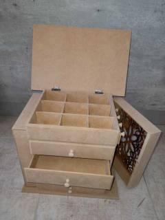 CAJONERA ABRE A LOS COSTADOS CON DETALLES EN LASER en internet