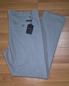 PANTALÓN DE GABARDINA CORTE CHINO GRIS PERLA en internet