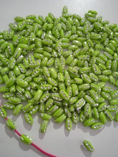 Pedraria pingo de arroz com strass em Resina Pacote com 20pçs Tamanho 10x04mm. - comprar online