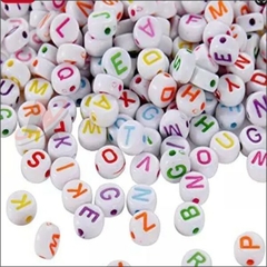 Letras com Furo Passante pacote com 500gramas Colorido Tamanho 7mm na internet