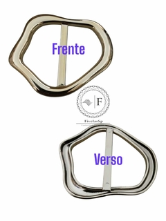 Fivela ABS Modelo Fi/Passante cor Dourada, mostrandos os lados Frente e Verso, pacote com 6 peças.