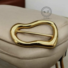 Fivela Plastico Modelo Castanha com Reforso cor dourado pacote com 6pçs