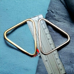 Fivela Metal Qualidade Zamak Modelo Triangulo Cor dourado ou prata pacote com 6pçs