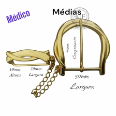 Fivela Sinto Metal dourada com passante, tamanho M/G. Dimensões: 10mm de altura, 30mm de largura e 40mm de comprimento.