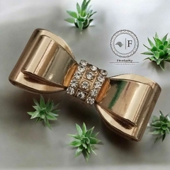 Laço em Metal com Strass cor Dourado com Garra pacote 2pçs